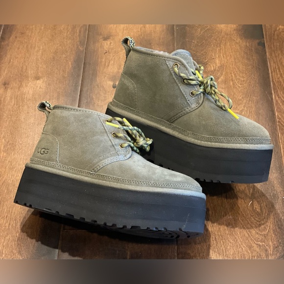 UGG Neumel Heritage Platform Boots NWOT - Picture 3 of 16
